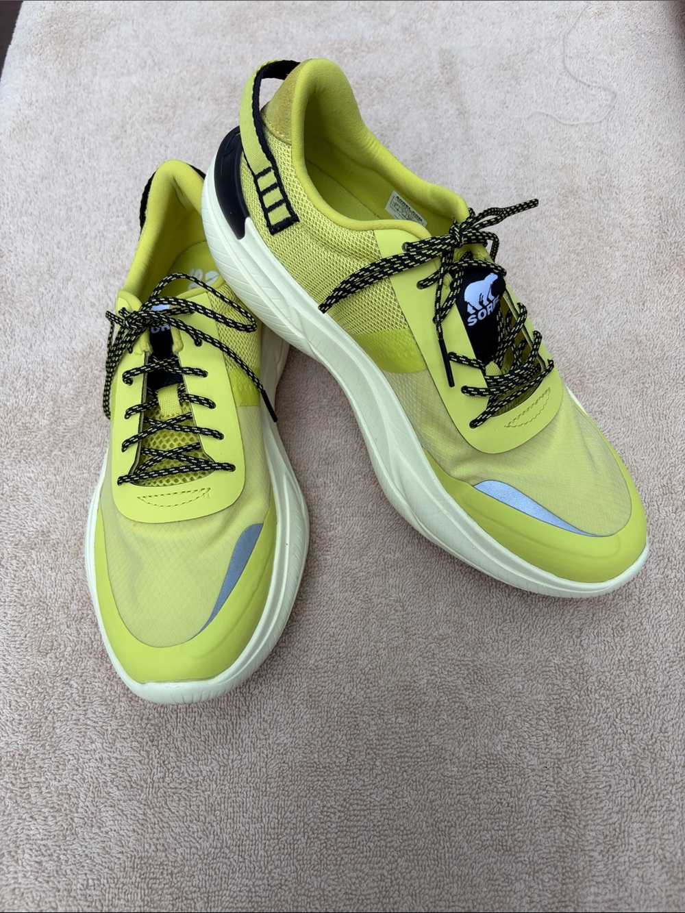 Sorel Women Exployer Blitz Leisure Lace SneakerBolt Yellow/Lime Green Size 9